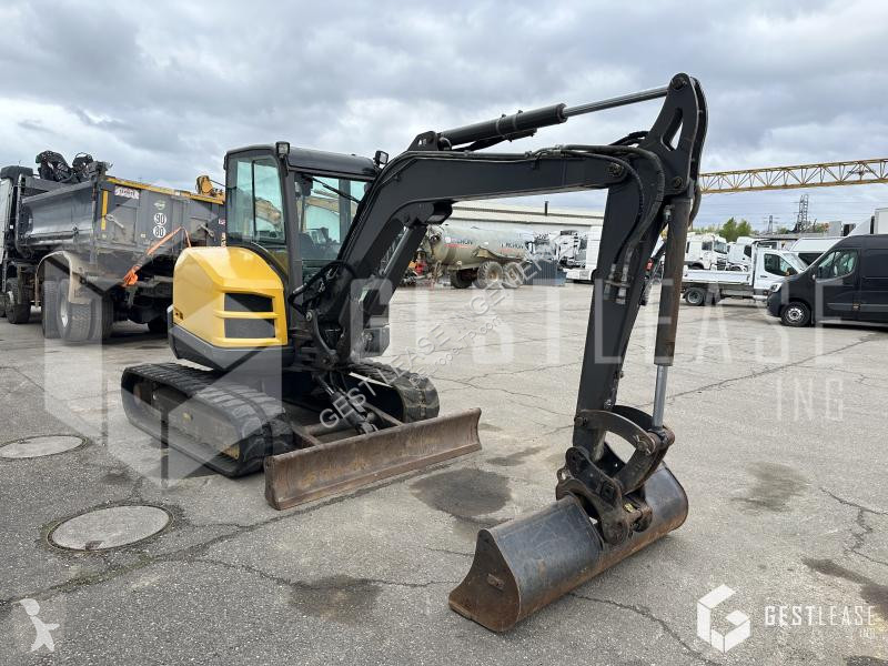 Lopatový nakládač Volvo ECR50D