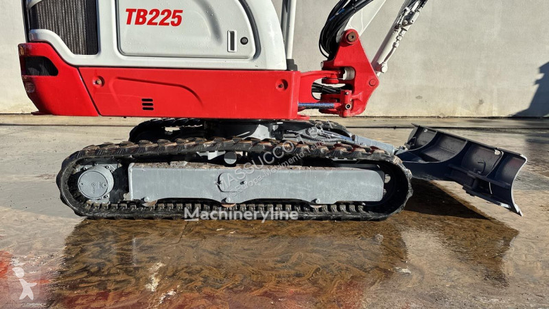 Escavatore Takeuchi TB225