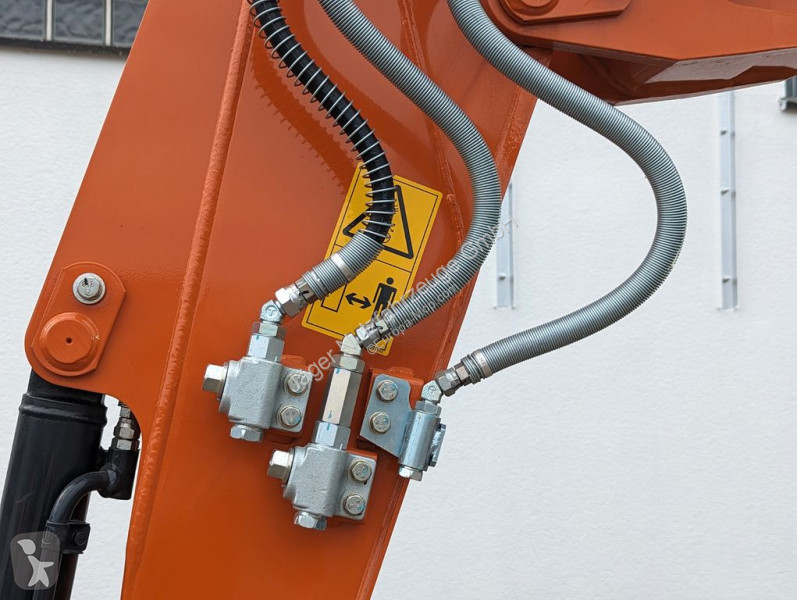 Escavadora Hitachi ZX33 -- Netto:...