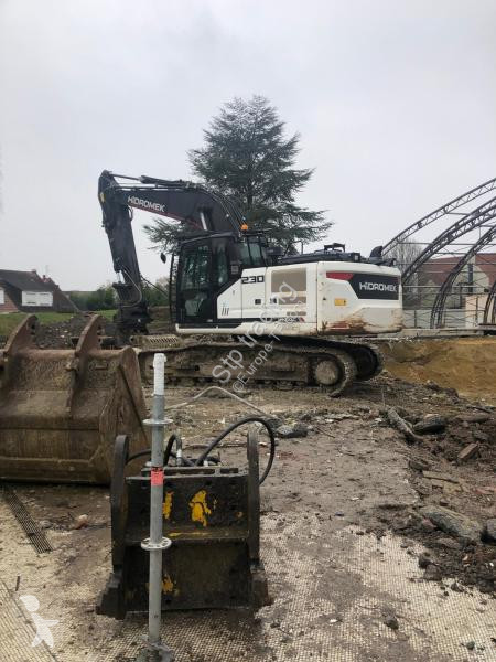 Escavadora Hidromek  HMK 230LC-4