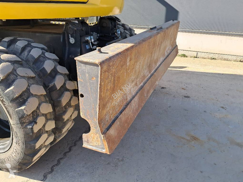 Escavatore Komatsu MR-11E0