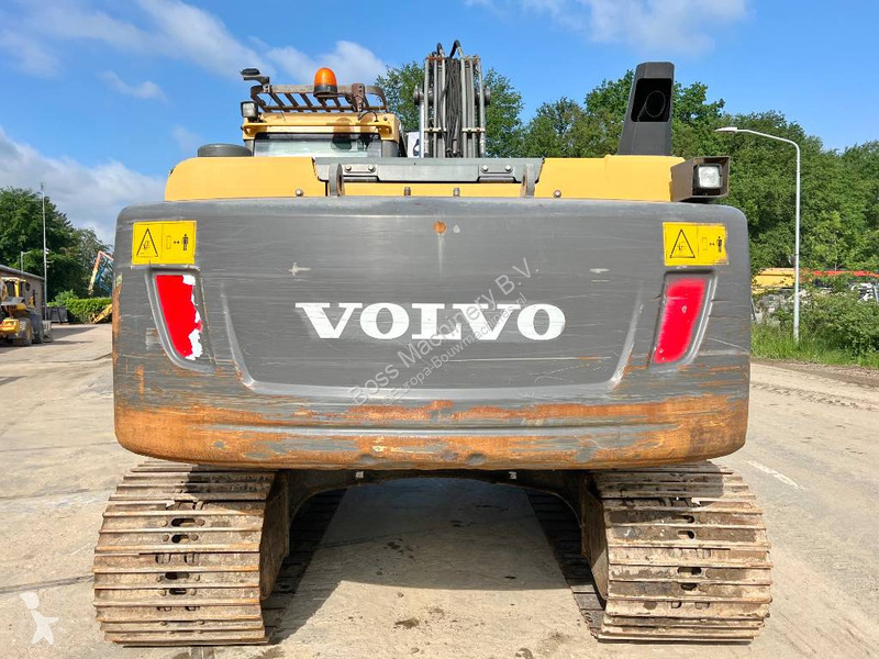 Excavadora Volvo L - 7.255 hours - 2 buckets