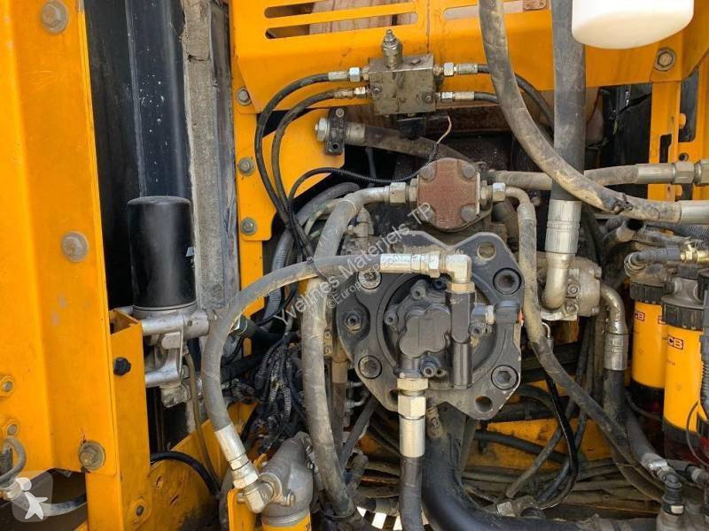 Escavadora JCB