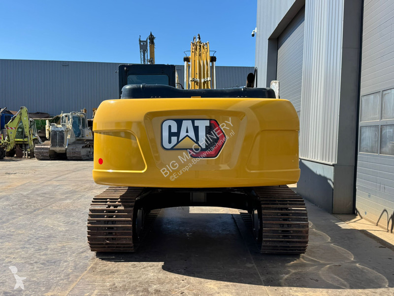 Lopatový nakládač Caterpillar 3