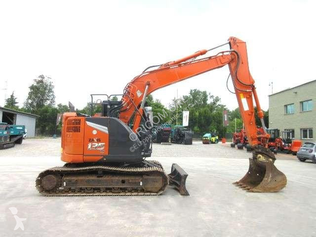 Excavadora Hitachi ZX135 US-7