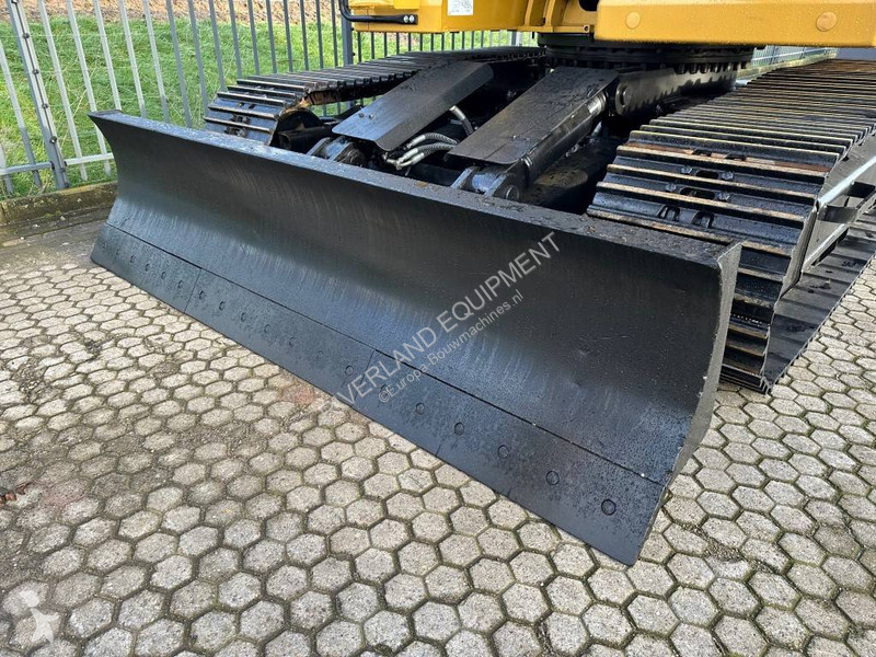 Graafmachine Caterpillar 325 with dozerblade...