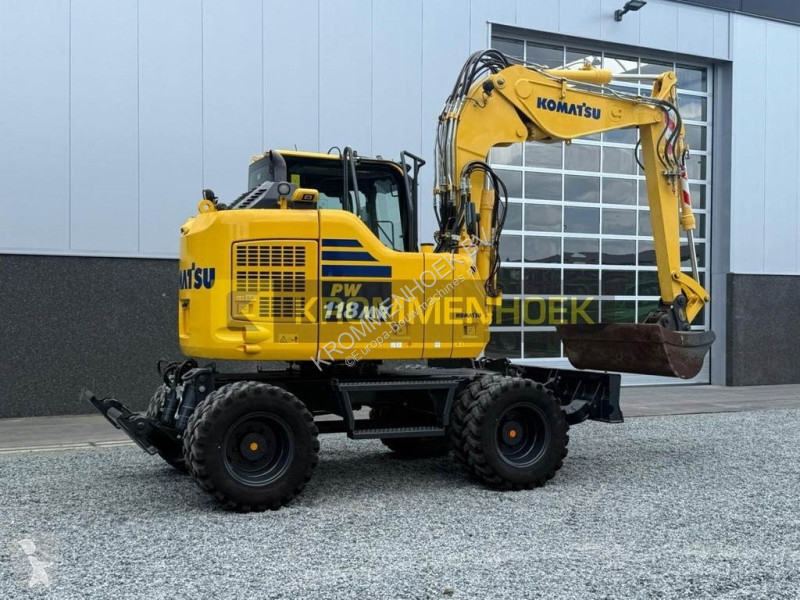جرافة Komatsu PW 118 MR-11