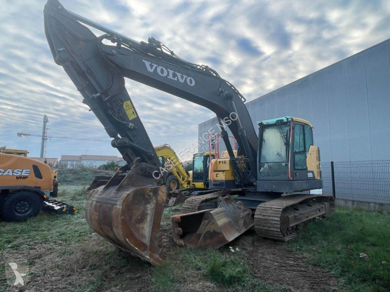 Excavadora Volvo ECR 235 E