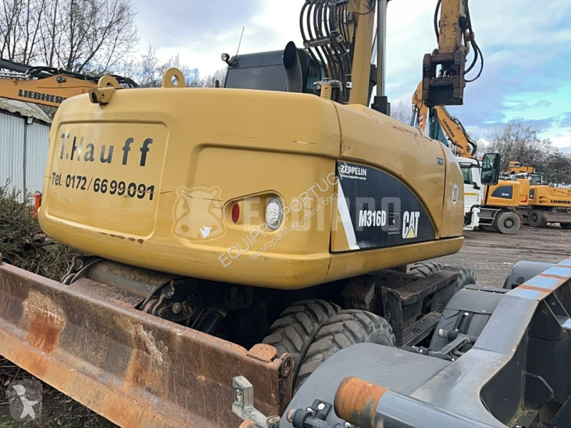 Escavadora Caterpillar D