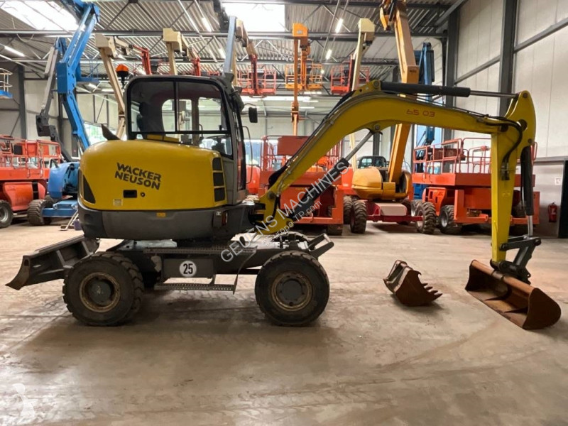 Escavadora Neuson 6503 WD