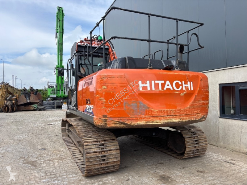 Escavadora Hitachi LC-6