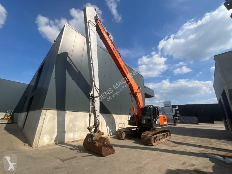 Excavator Hitachi LC-6