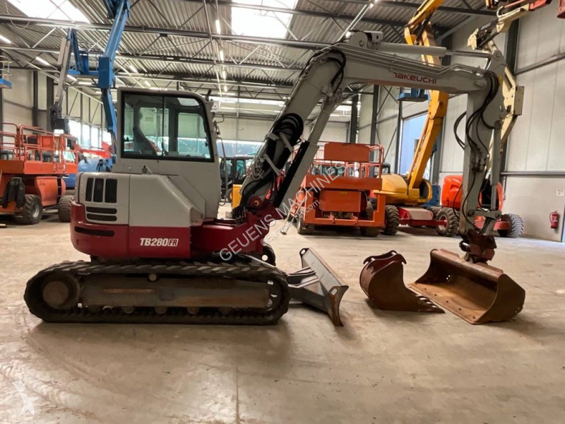 Escavadora Takeuchi 280