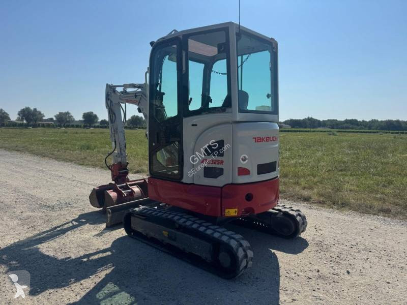 Escavadora Takeuchi TB325R