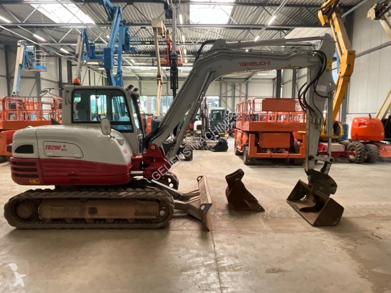 Escavadora Takeuchi