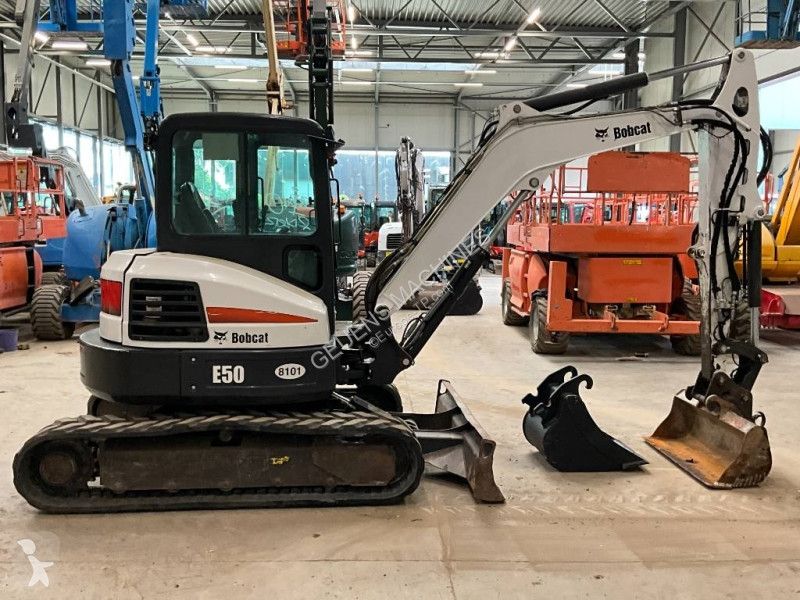 Escavadora Bobcat E 50 EM