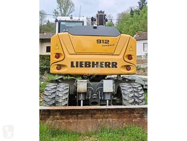 Lopatový nakládač Liebherr A COMPACT