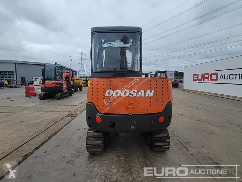 Escavadora Doosan DH35