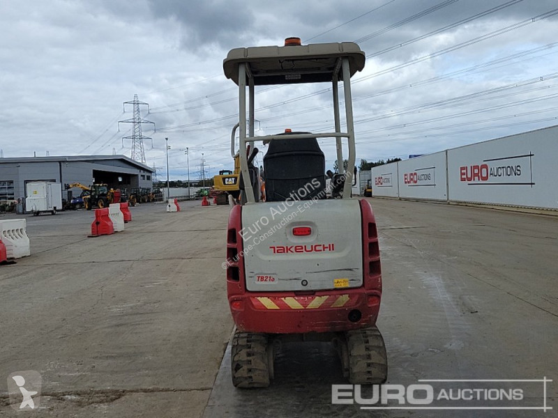 Escavadora Takeuchi TB216