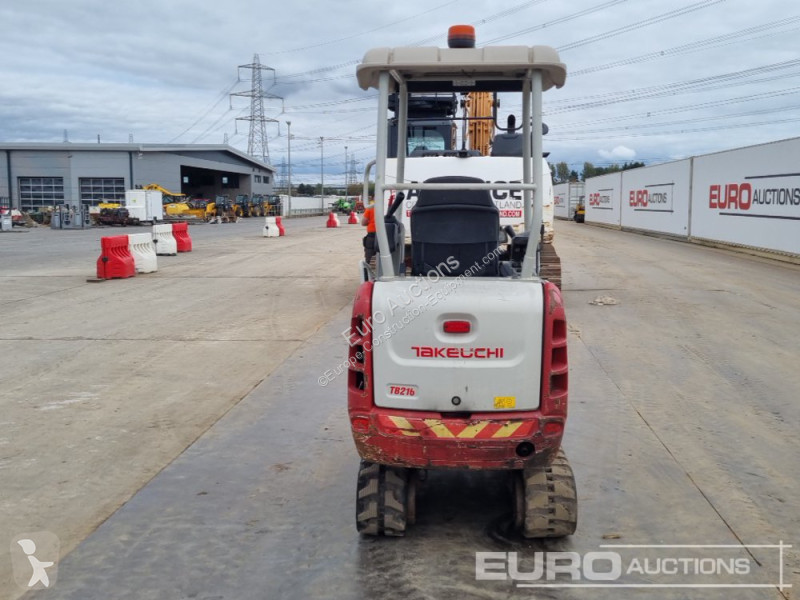 Escavadora Takeuchi TB216