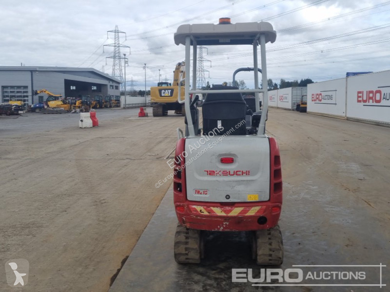 Escavadora Takeuchi TB216