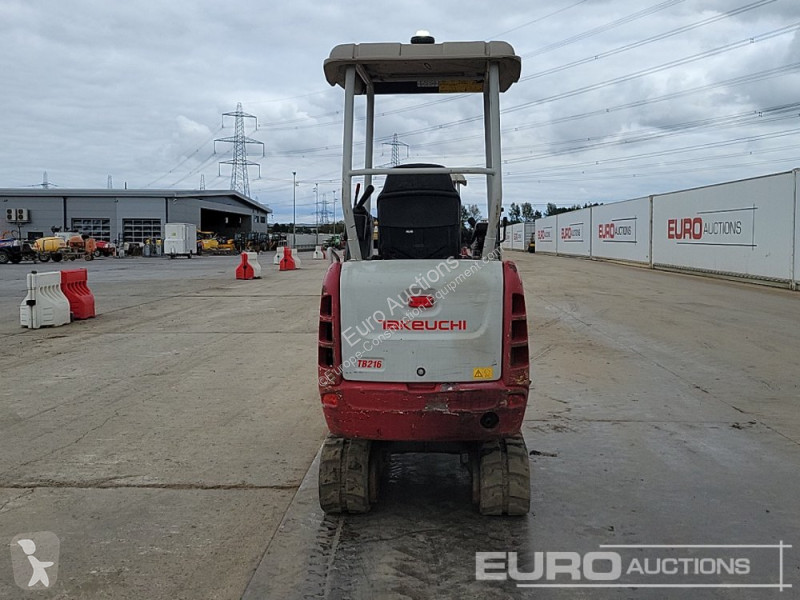 Escavadora Takeuchi TB216