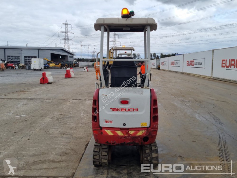 Escavadora Takeuchi TB216