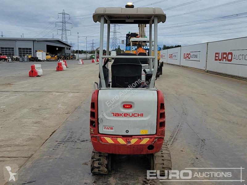 Escavadora Takeuchi TB216