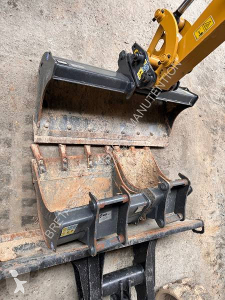 Escavadora Caterpillar 302.7CR