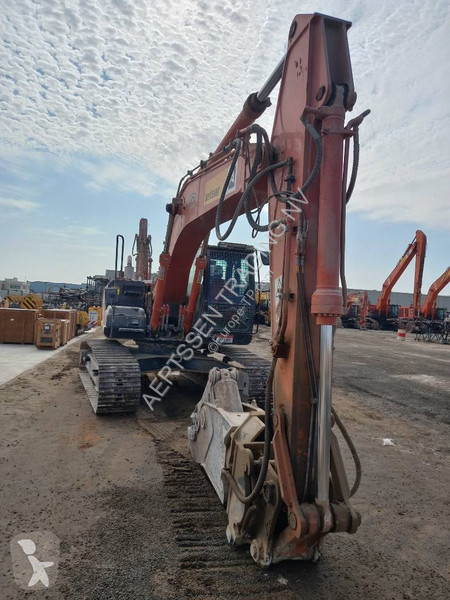 Graafmachine Hitachi ZX220LC (Abu Dhabi)
