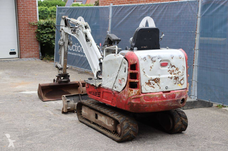 جرافة Takeuchi TB216