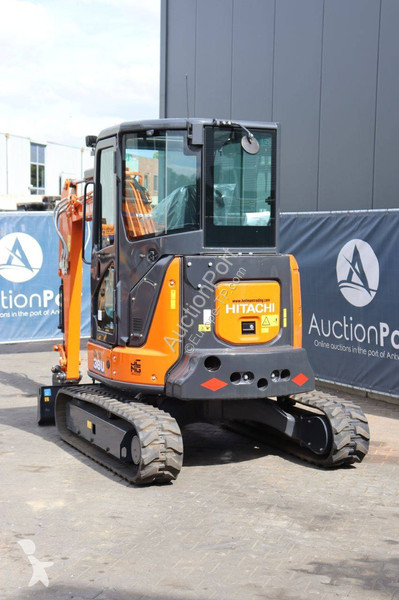Escavadora Hitachi ZX38U-6 CLR