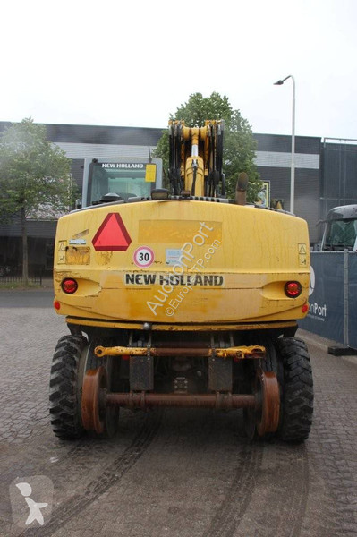 Escavatore New Holland MH5