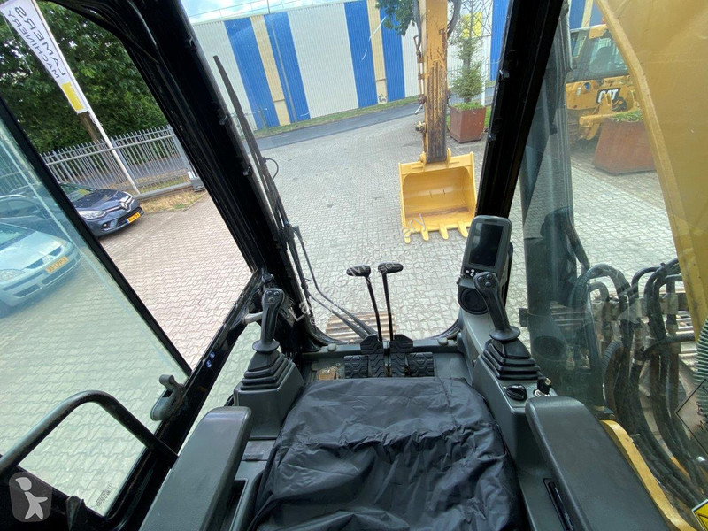 Graafmachine Caterpillar NVT