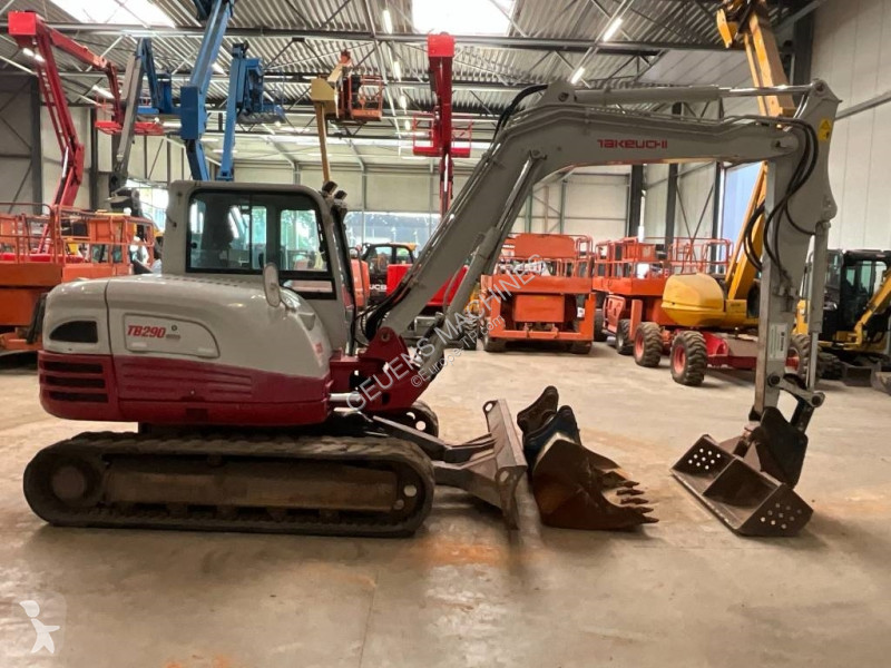 Escavadora Takeuchi