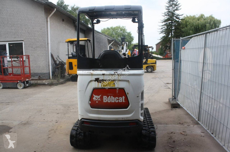 جرافة Bobcat E17