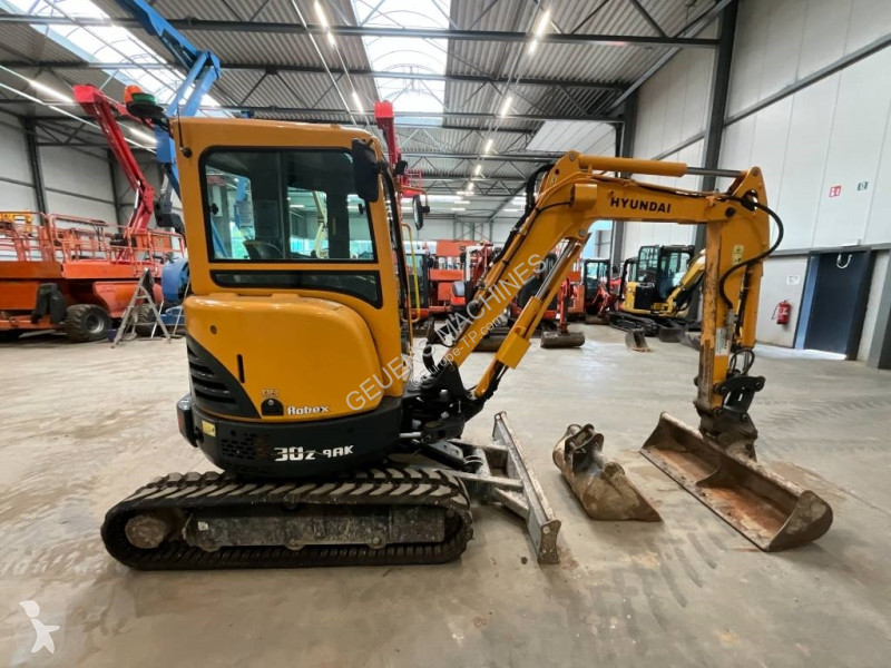 Escavadora Hyundai Robex 30 Z-9 AK