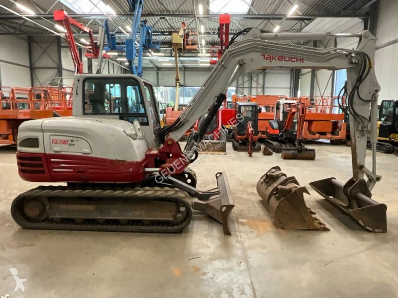 Escavadora Takeuchi