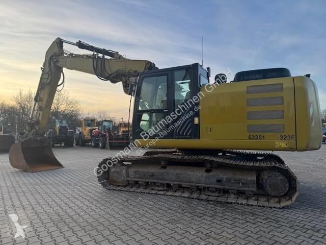 Lopatový nakládač Caterpillar