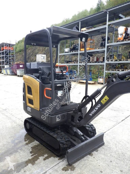 جرافة Volvo EC 15 C