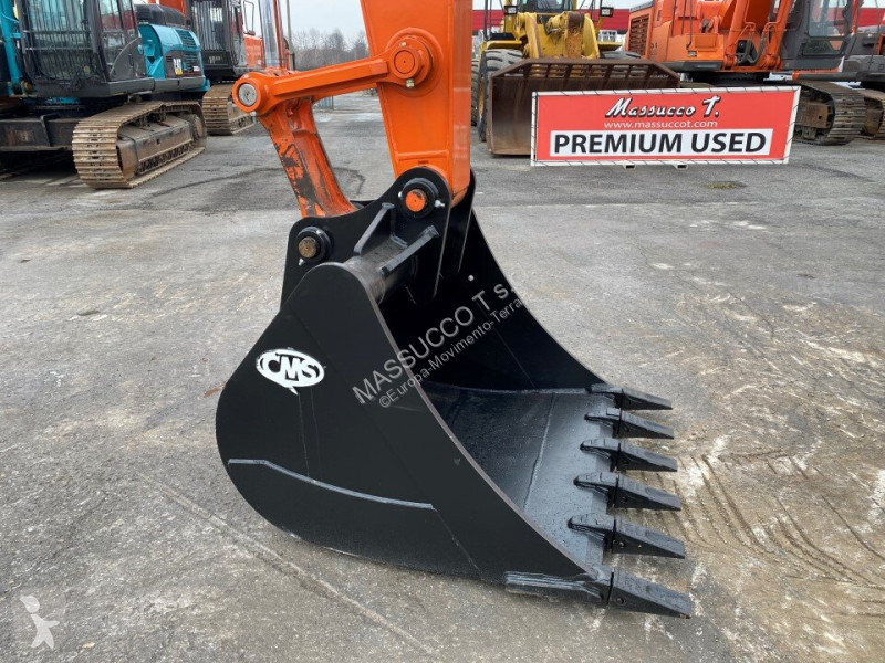 Экскаватор Hitachi ZX225 USBLC