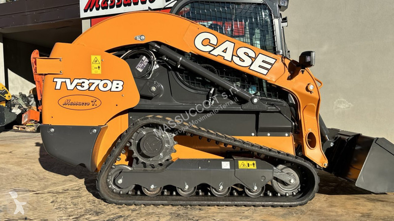 Lopatový nakládač Case TV370B