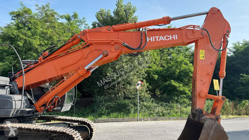 Escavatore Hitachi T-3