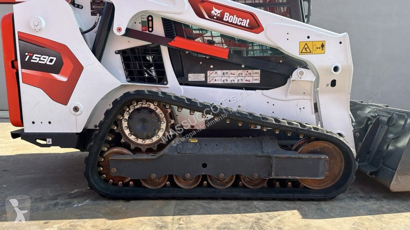 Lopatový nakládač Bobcat T590