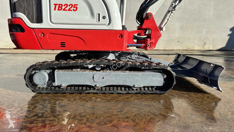 Rýpadlo Takeuchi TB225