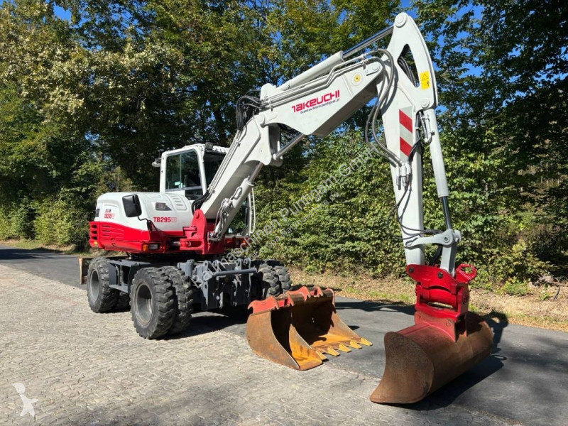 جرافة Takeuchi TB 295 W