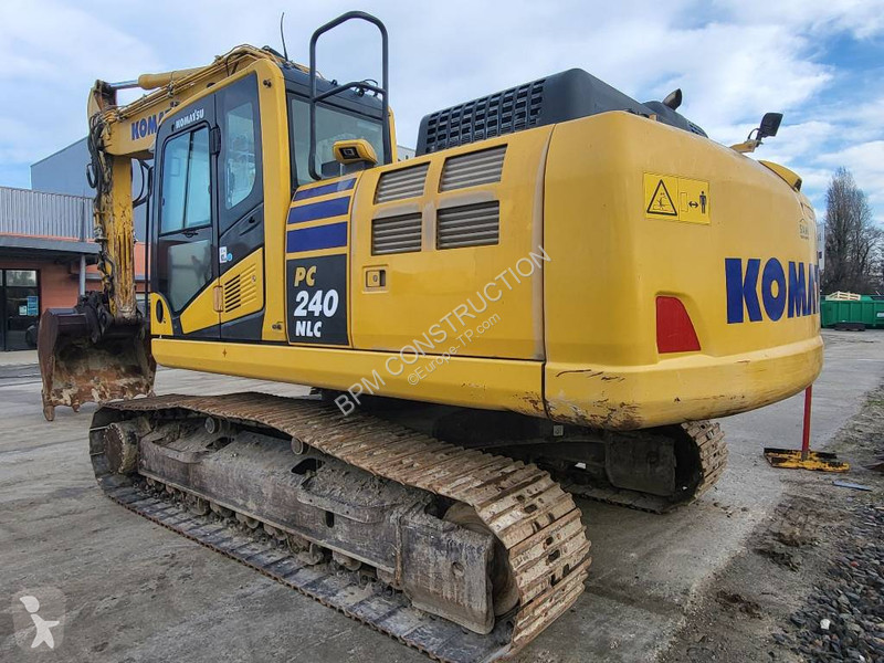 جرافة Komatsu 11