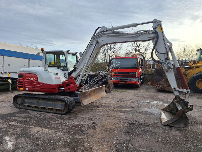 جرافة Takeuchi 2