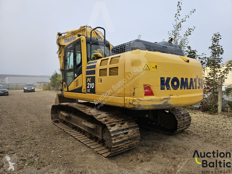جرافة Komatsu 11
