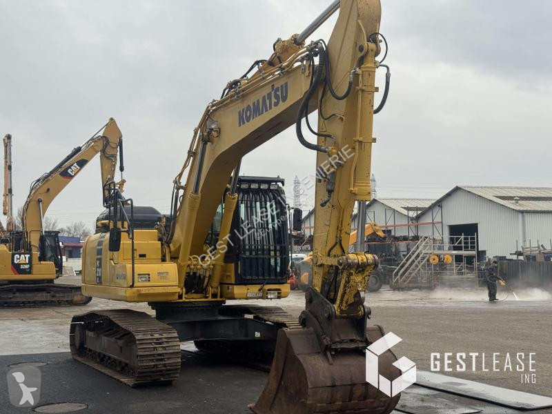 جرافة Komatsu 11